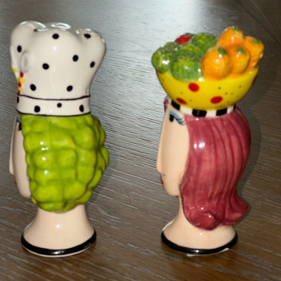 Dollymama Kitchen ladies salt & pepper shakers - Picture 4 of 9